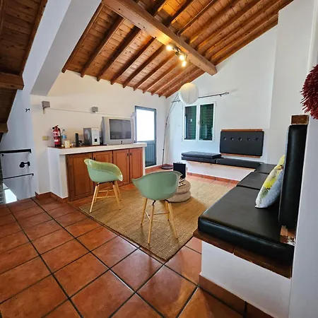 Mosteiros Vineyards House, Nature Praia&Sunset Guest house