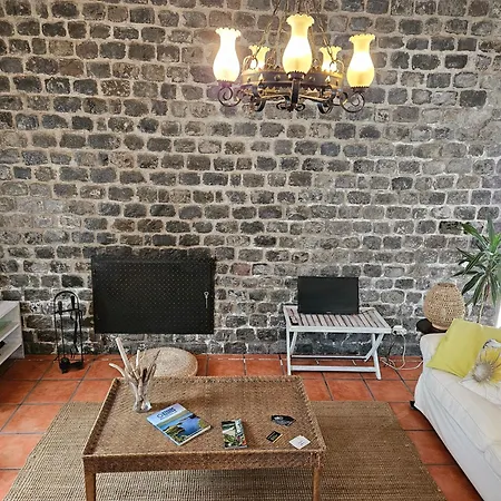 Mosteiros Vineyards House, Nature Praia&Sunset Guest house