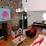 Vineyards House - Heated Swimming-pool - Nature & Sunset - Pensión Mosteiros (Azores)