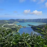 Vineyards House - Heated Swimming-pool - Nature & Sunset - Pensión Mosteiros (Azores)