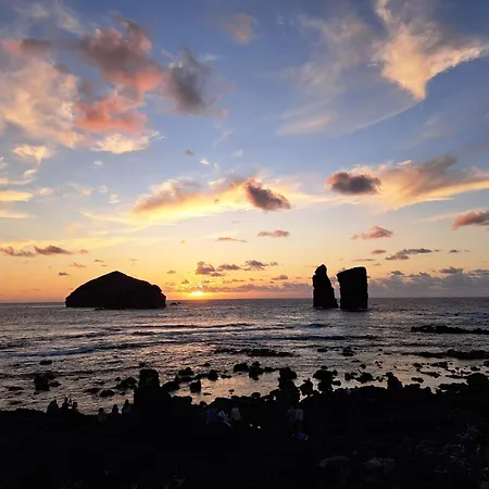 Vineyards House - Heated Swimming-pool - Nature & Sunset - Pensión Mosteiros (Azores)