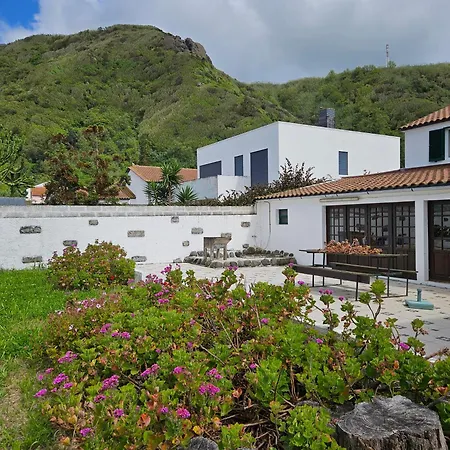 Vineyards House, Nature Praia&sunset 게스트하우스 모스테이루스