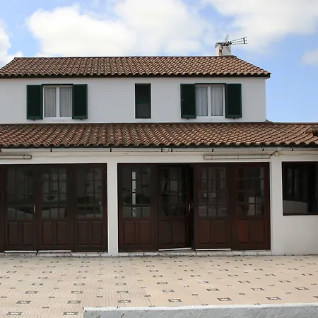 Vineyards House, Nature Praia&sunset 게스트하우스 4*