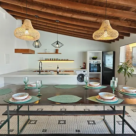 בית הארחה Vineyards House - Heated Swimming-pool - Nature & Sunset - 4*