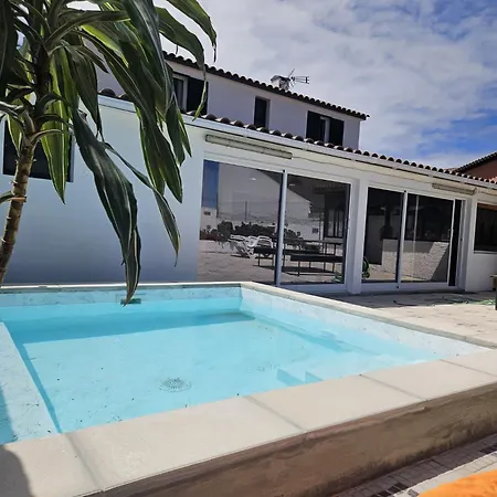 Casa Da Uva-mosteiros Vineyards House-heated Swimming-pool Pensión Mosteiros (Azores)