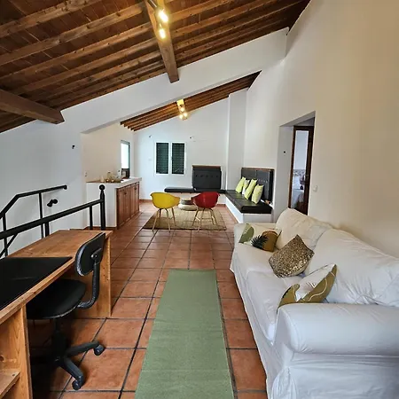 Vineyards House - Heated Swimming-pool - Nature & Sunset - בית הארחה מוסטיירוס