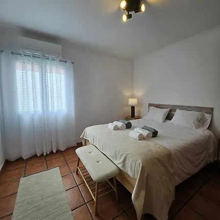 בית הארחה Vineyards House - Heated Swimming-pool - Nature & Sunset - מוסטיירוס